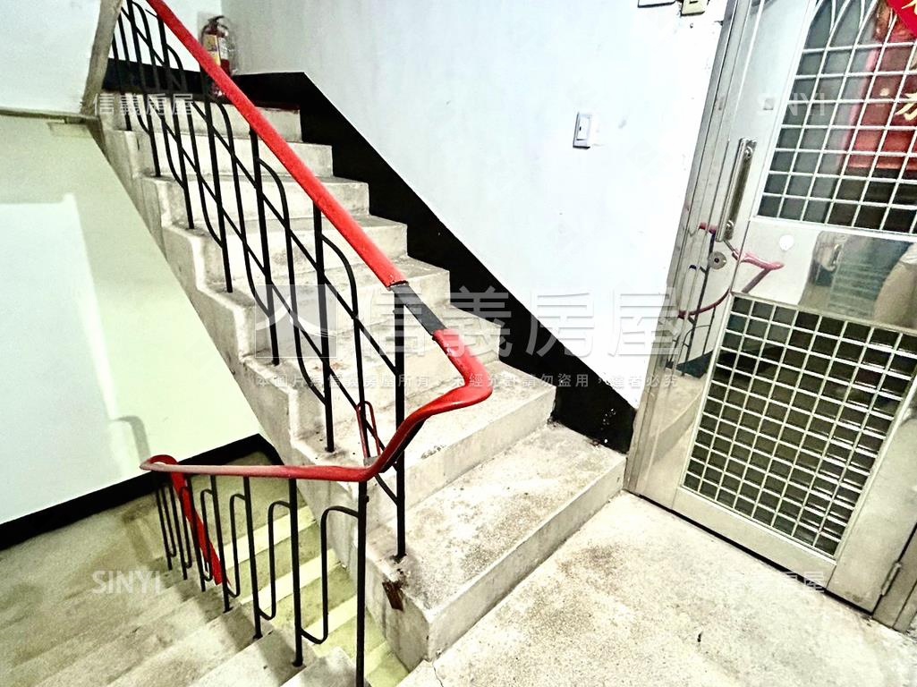 近捷運３樓美屋房屋室內格局與周邊環境