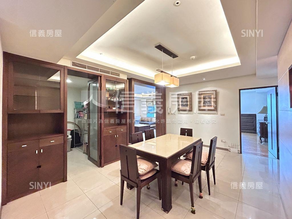 西區。雲頂四房有雙陽台房屋室內格局與周邊環境