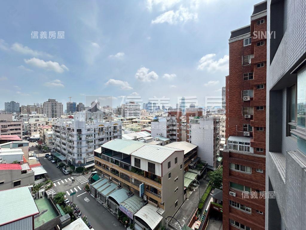 西區。雲頂四房有雙陽台房屋室內格局與周邊環境