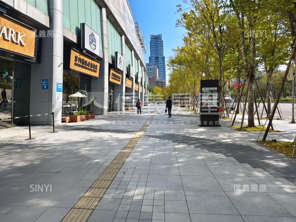 信義精萃松菸２房輕邸房屋室內格局與周邊環境