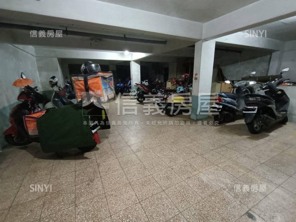 近文心中清捷運站收租套房房屋室內格局與周邊環境