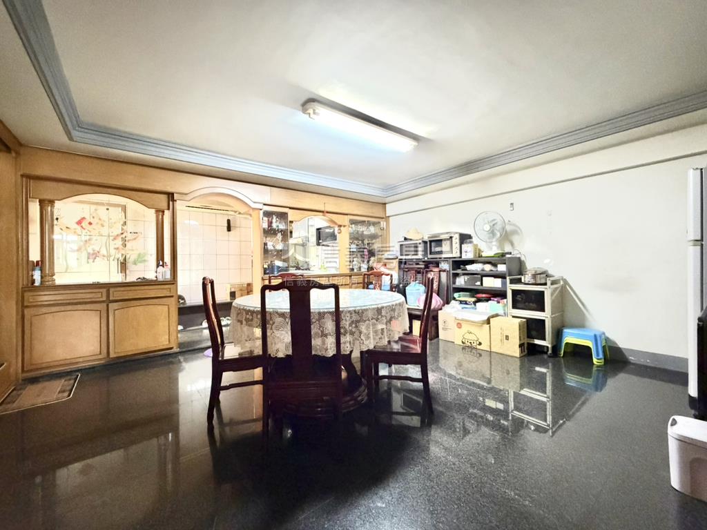 近好市多角窗面寬優質透天房屋室內格局與周邊環境
