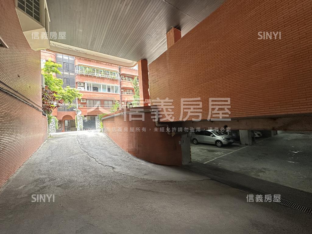天母新城電梯邊間五房房屋室內格局與周邊環境