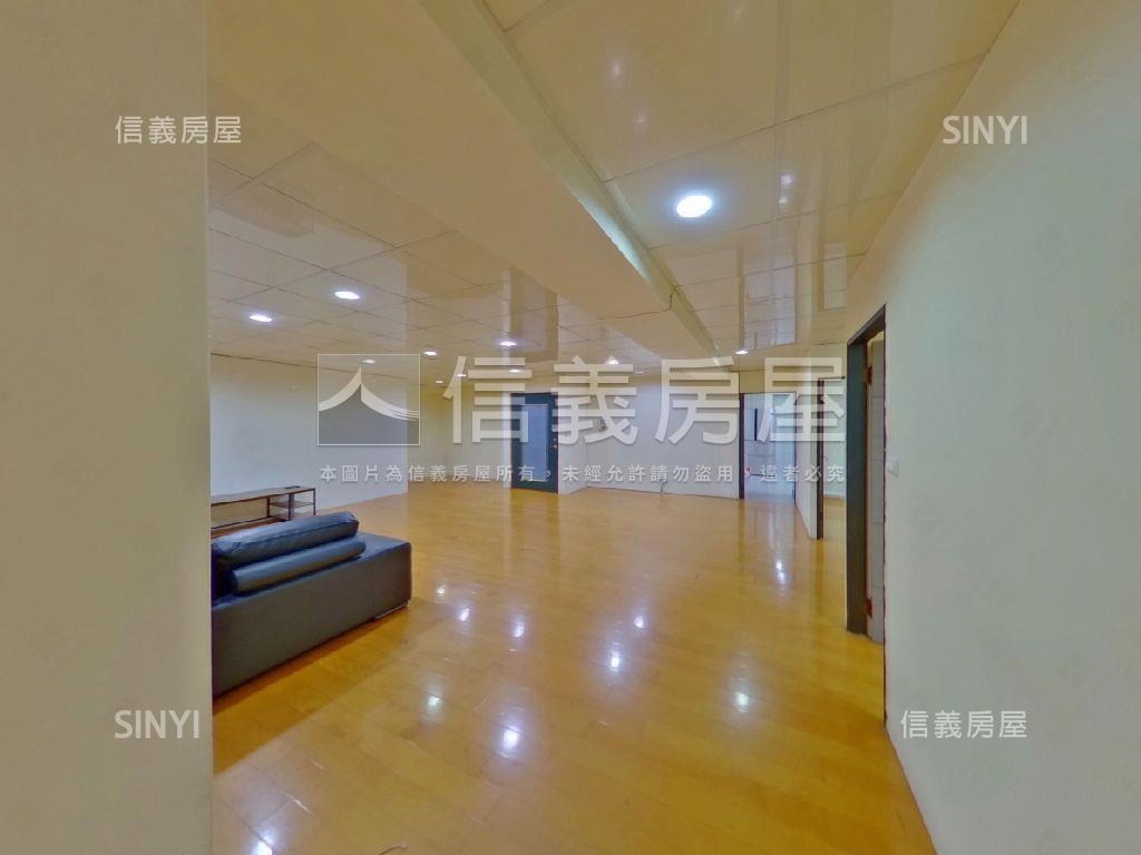 稀有英雄鎮優質店住含車位房屋室內格局與周邊環境