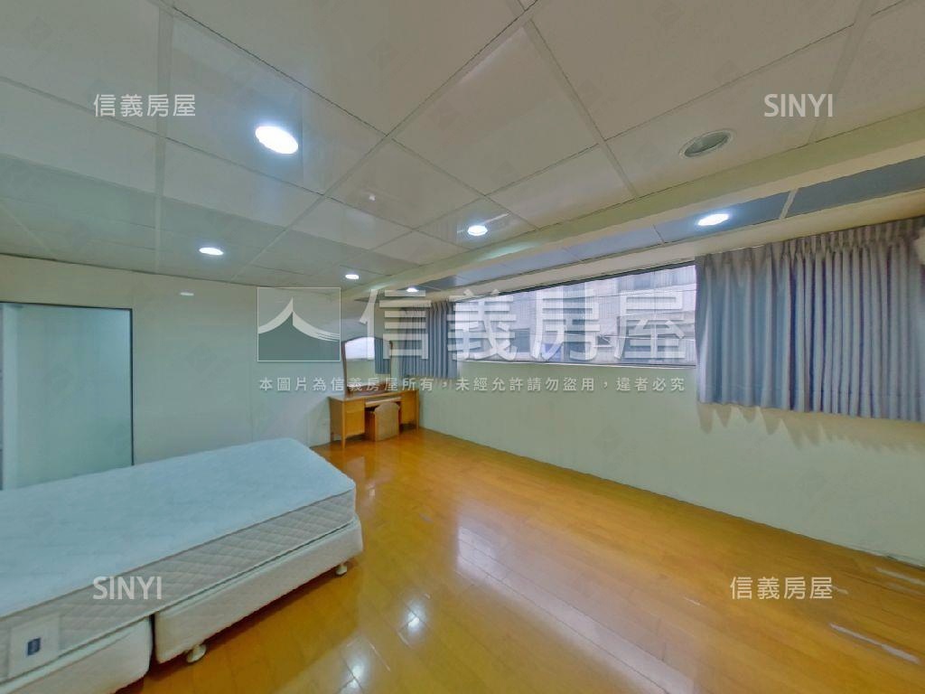 稀有英雄鎮優質店住含車位房屋室內格局與周邊環境