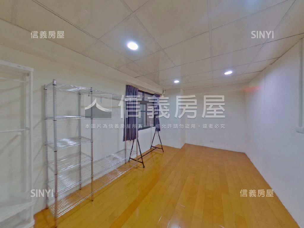 稀有英雄鎮優質店住含車位房屋室內格局與周邊環境