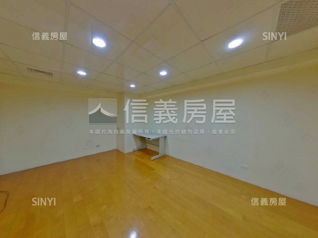 稀有英雄鎮優質店住含車位房屋室內格局與周邊環境