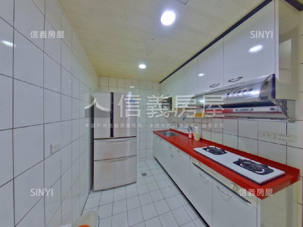 稀有英雄鎮優質店住含車位房屋室內格局與周邊環境