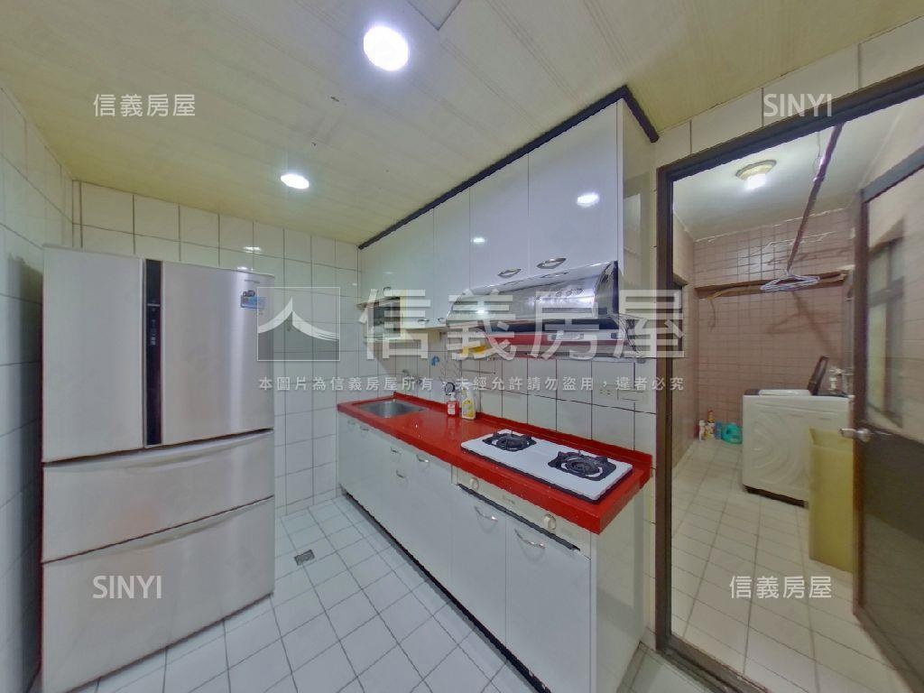 稀有英雄鎮優質店住含車位房屋室內格局與周邊環境