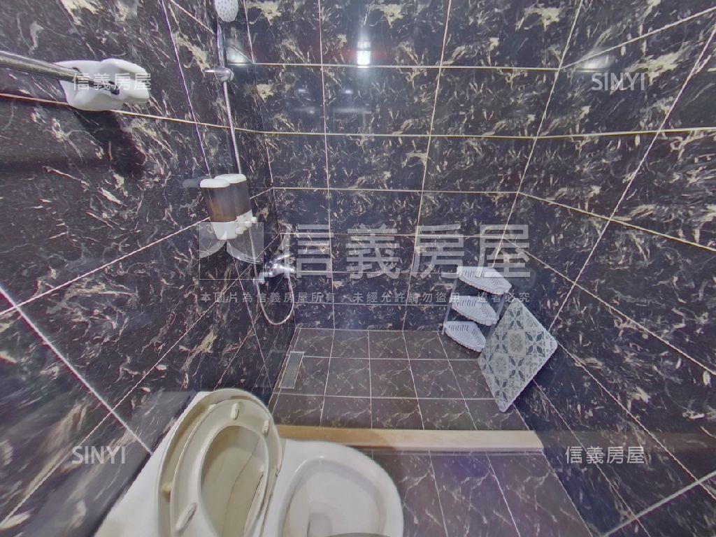 稀有英雄鎮優質店住含車位房屋室內格局與周邊環境