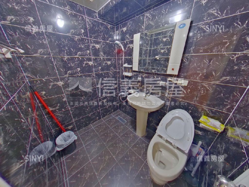 稀有英雄鎮優質店住含車位房屋室內格局與周邊環境