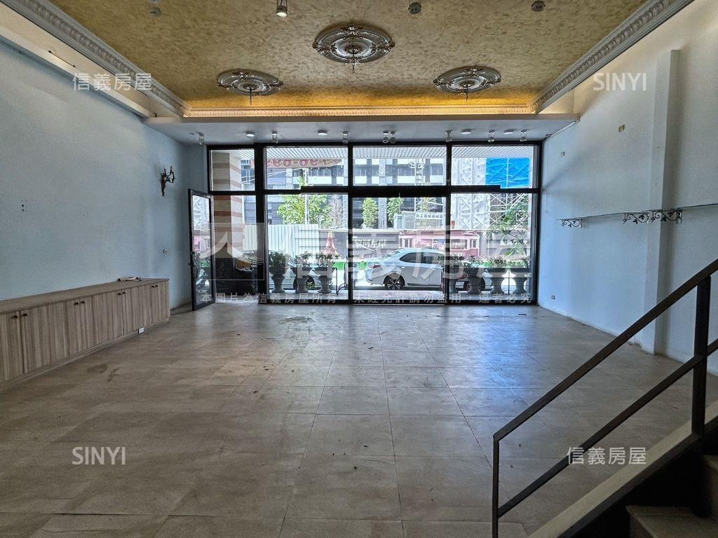 愛河畔大面寬金店面房屋室內格局與周邊環境