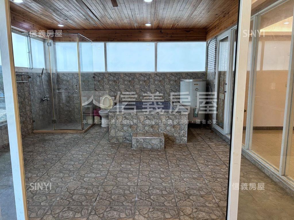 愛河畔大面寬金店面房屋室內格局與周邊環境
