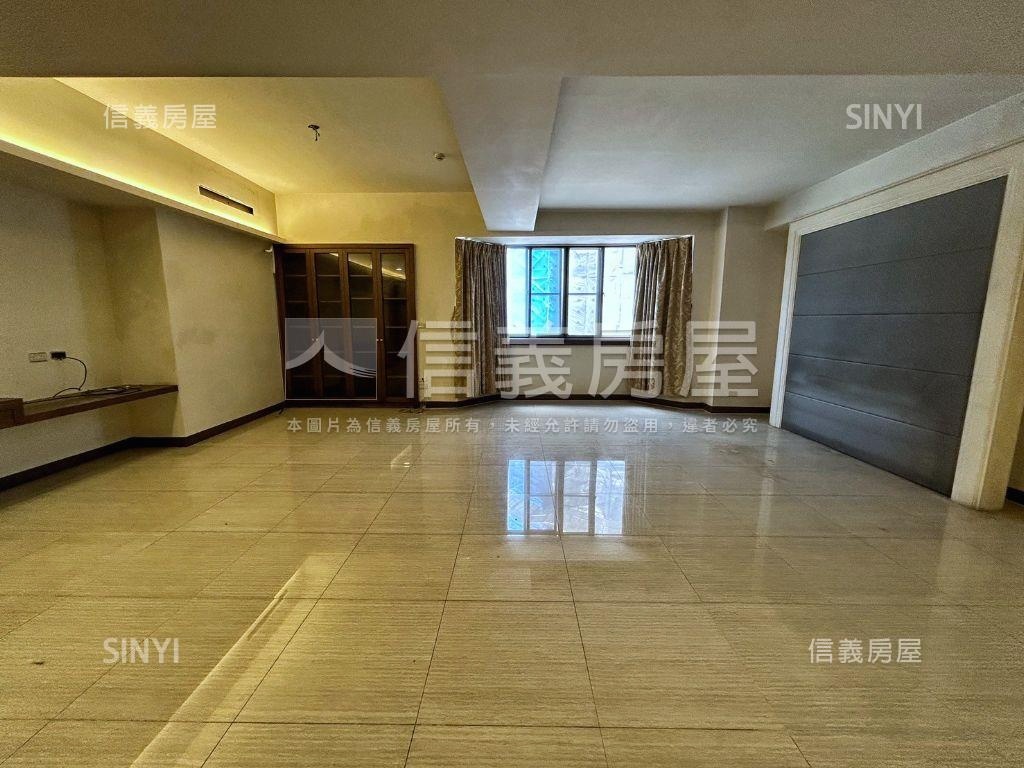 愛河畔大面寬金店面房屋室內格局與周邊環境