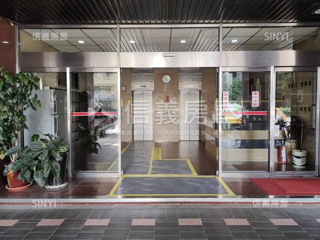 專任電梯兩房．近捷運紅線房屋室內格局與周邊環境