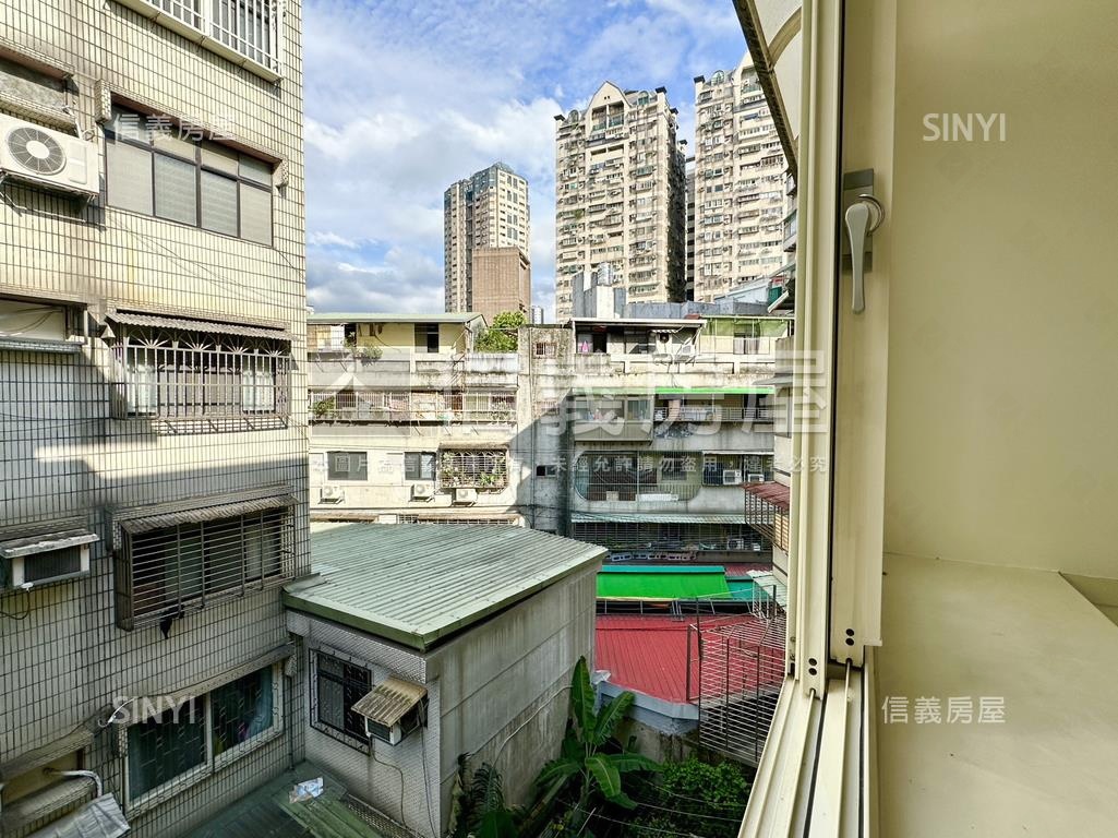 朗朗盼君來成家房屋室內格局與周邊環境