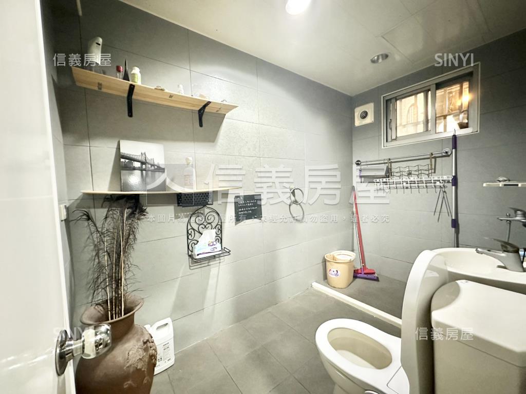 板橋火車站對面店面一樓房屋室內格局與周邊環境