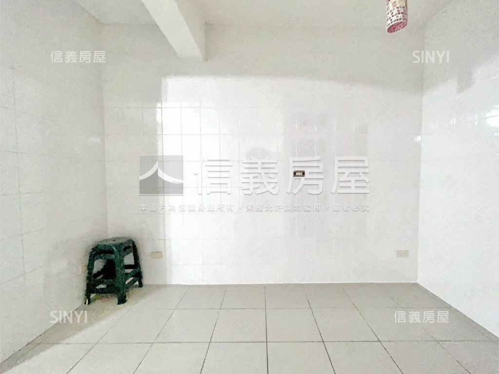 七堵車站黃金三樓美寓房屋室內格局與周邊環境