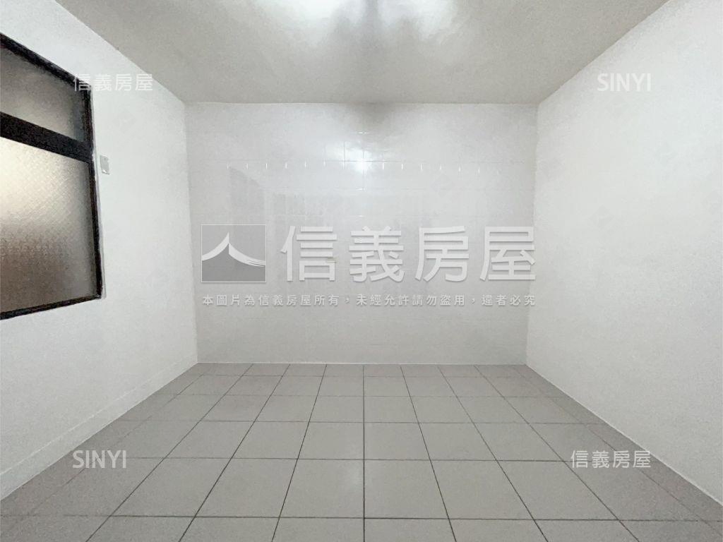 七堵車站黃金三樓美寓房屋室內格局與周邊環境