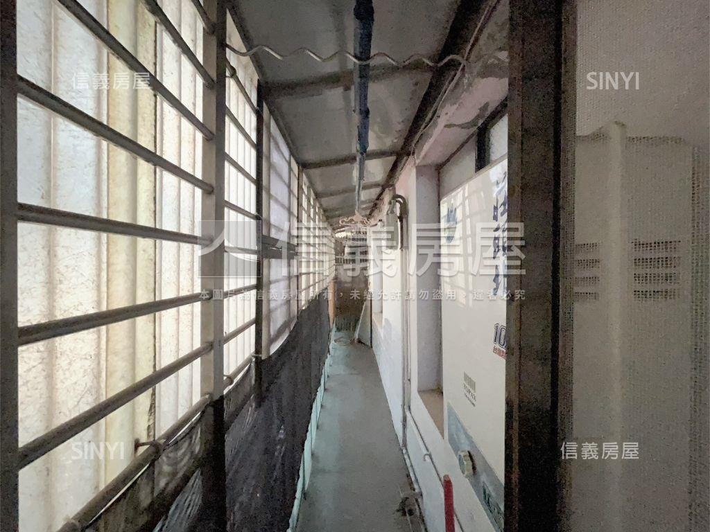 七堵車站黃金三樓美寓房屋室內格局與周邊環境