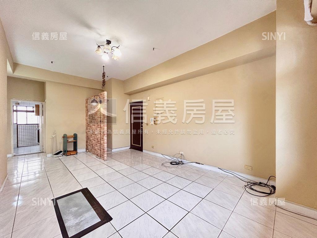 現代星洲頂加三房房屋室內格局與周邊環境