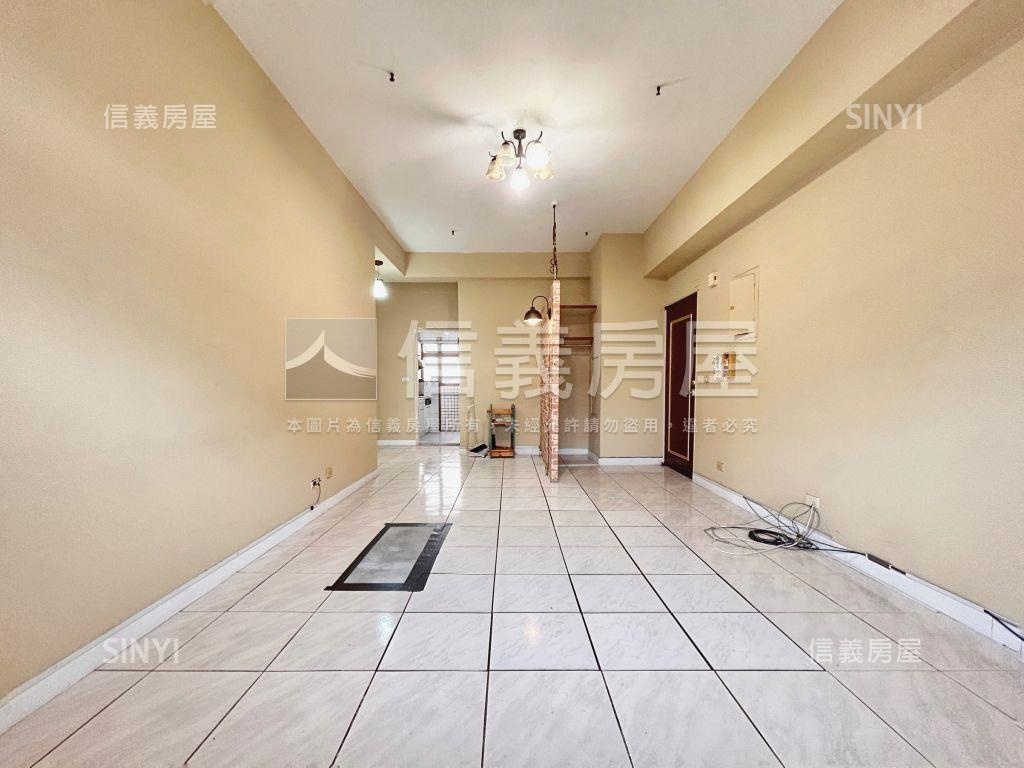 現代星洲頂加三房房屋室內格局與周邊環境