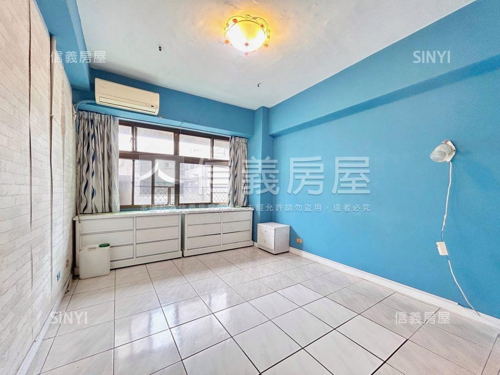 現代星洲頂加三房房屋室內格局與周邊環境