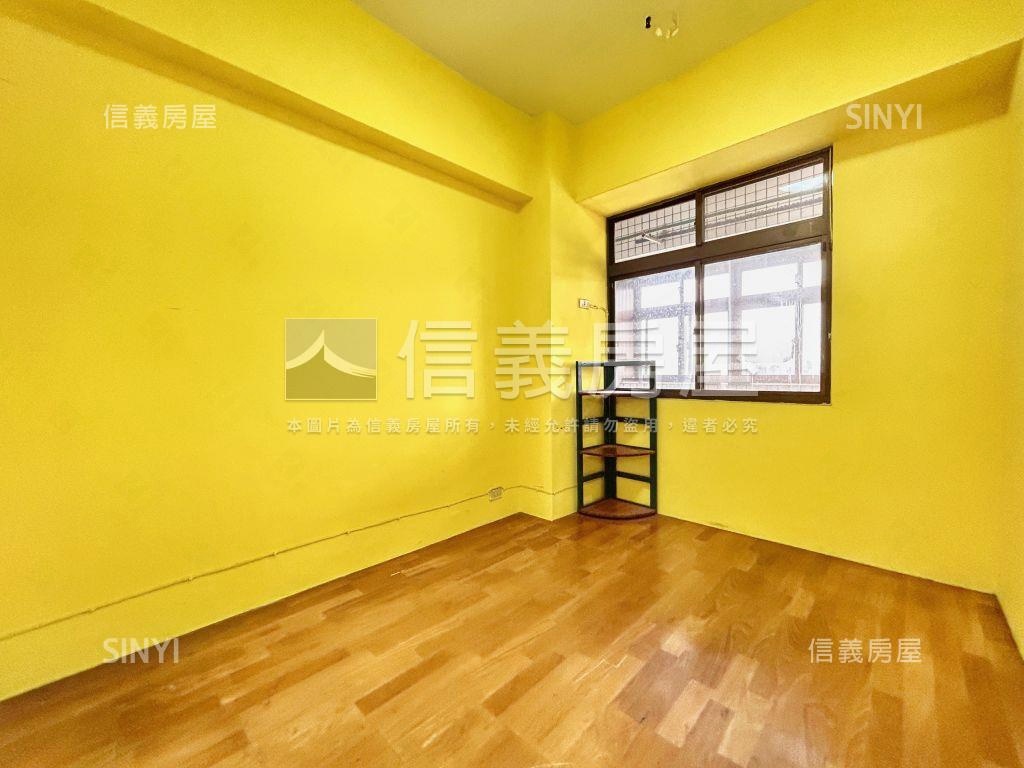 現代星洲頂加三房房屋室內格局與周邊環境