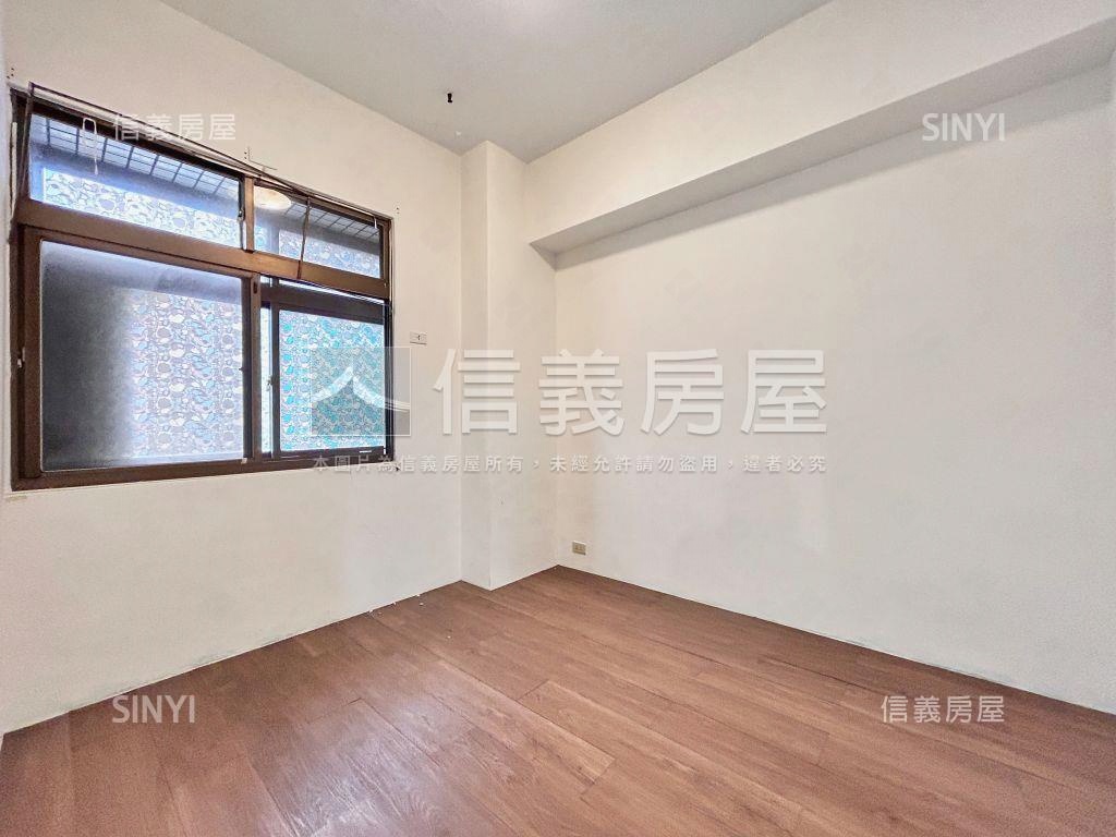 現代星洲頂加三房房屋室內格局與周邊環境