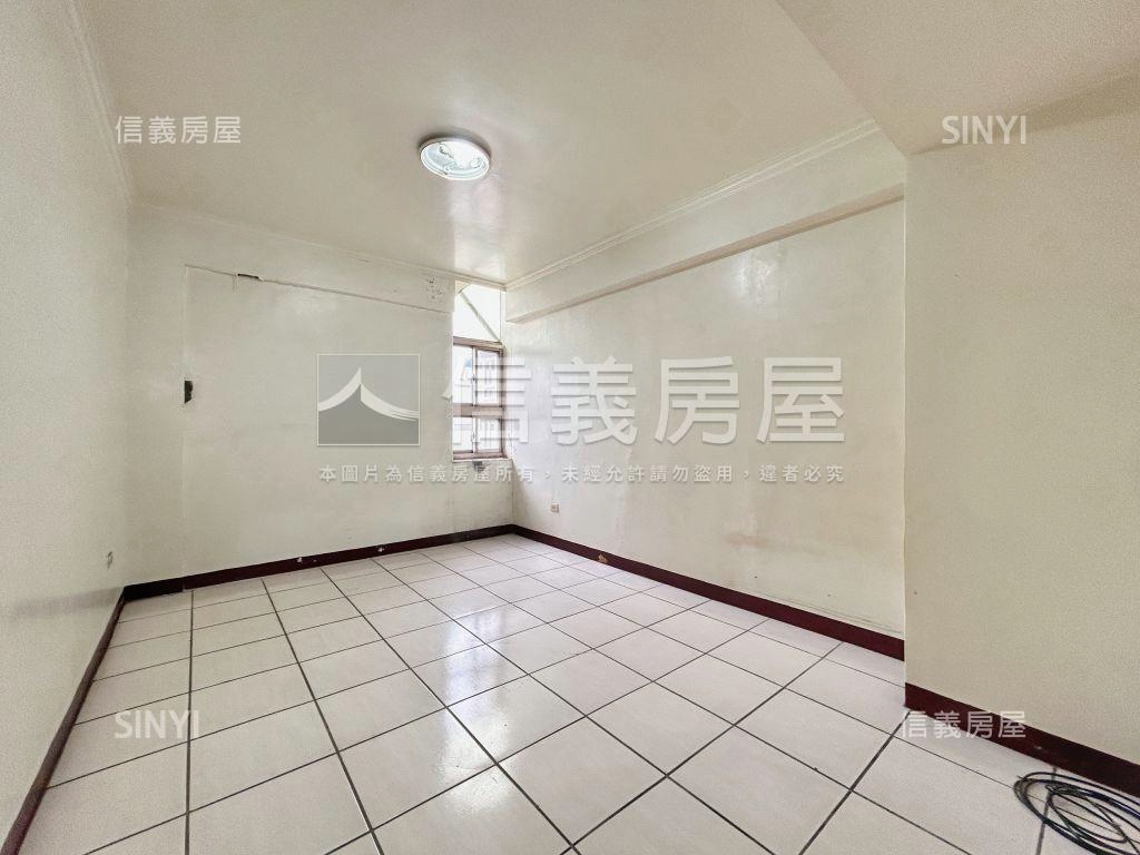 現代星洲頂加三房房屋室內格局與周邊環境
