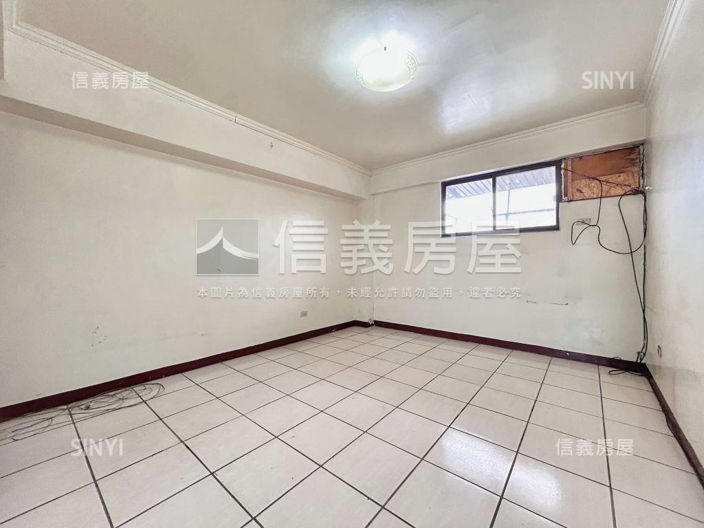 現代星洲頂加三房房屋室內格局與周邊環境