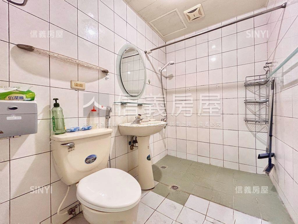 現代星洲頂加三房房屋室內格局與周邊環境