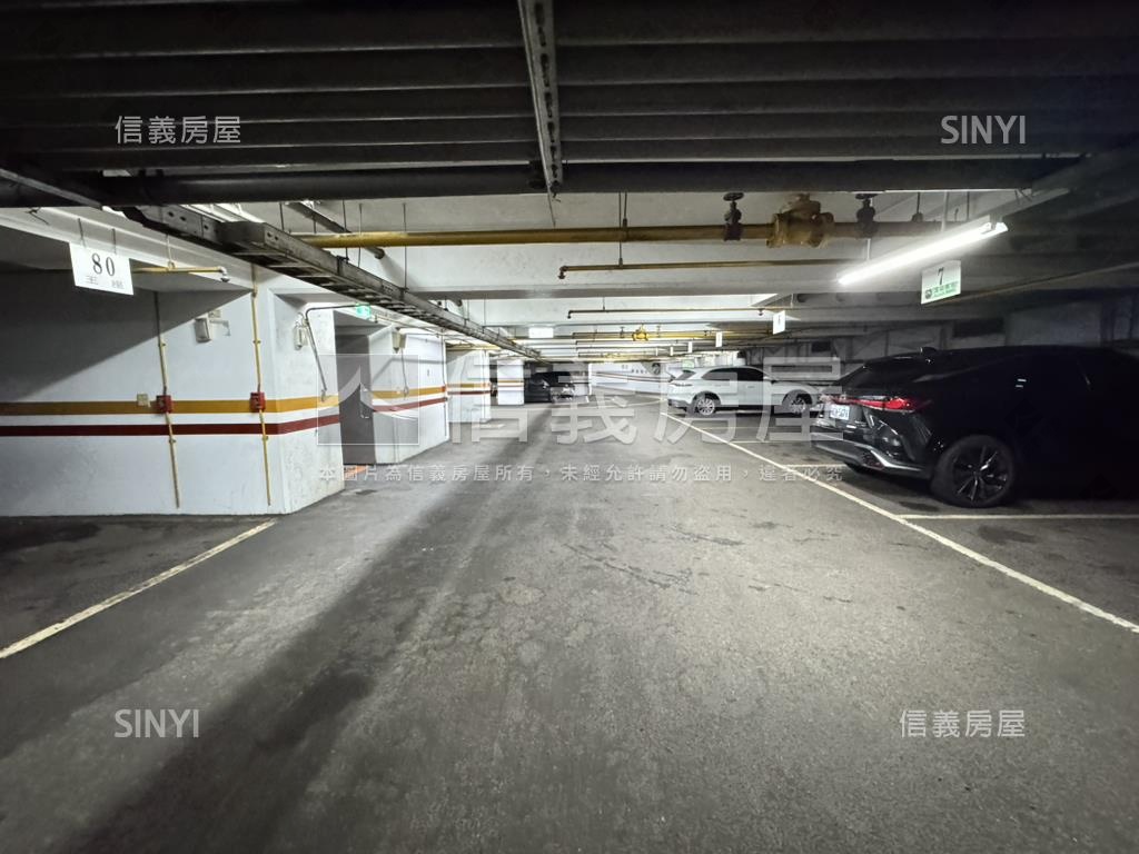 信義★大統領廣場★車位２房屋室內格局與周邊環境