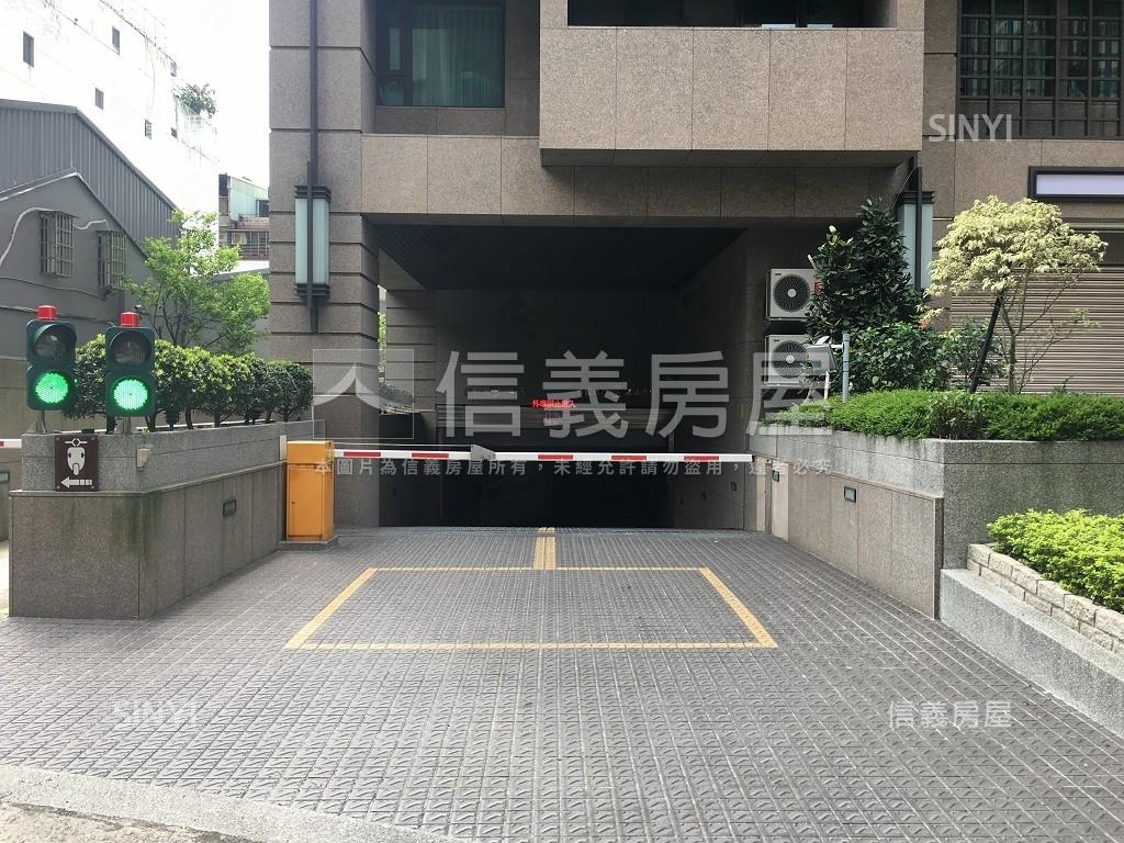 御璽景觀三房車位房屋室內格局與周邊環境