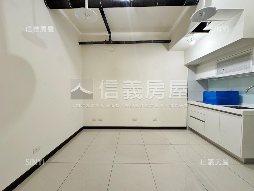 『世界花園Ｄ１』二房車位房屋室內格局與周邊環境