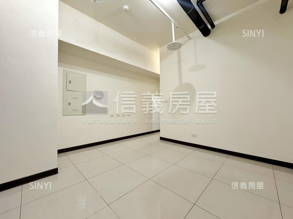 『世界花園Ｄ１』二房車位房屋室內格局與周邊環境