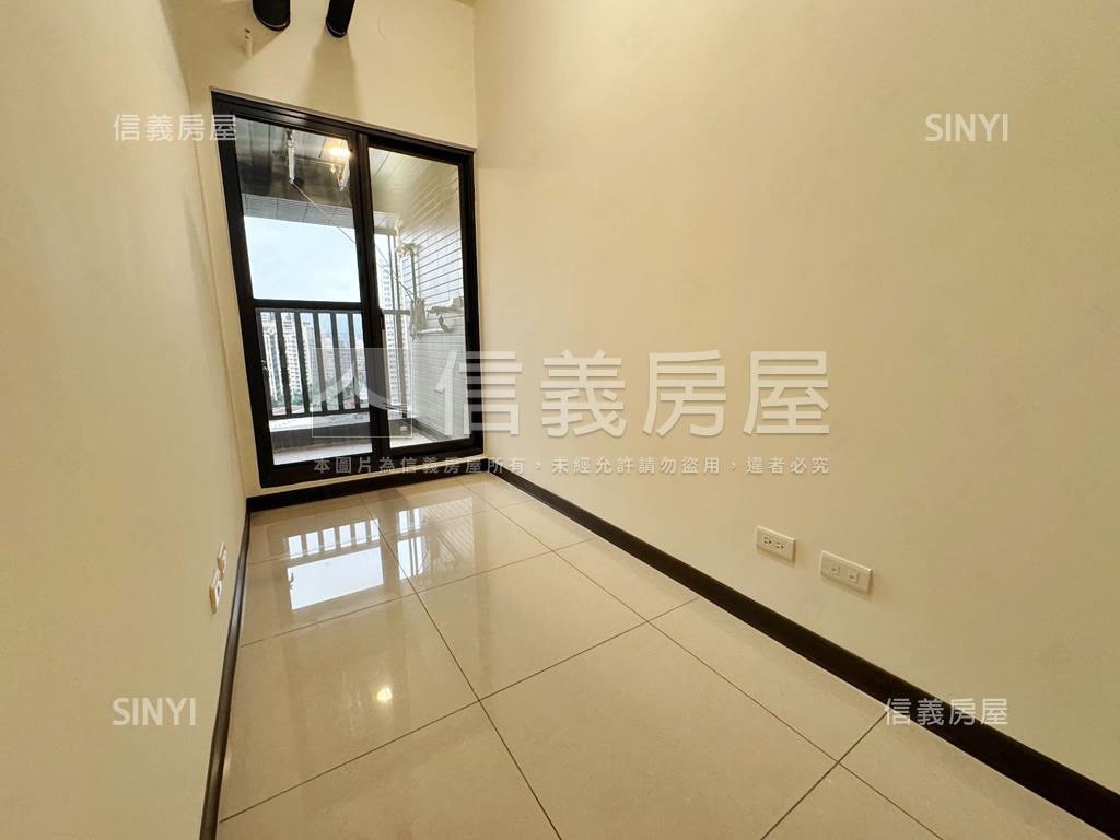 『世界花園Ｄ１』二房車位房屋室內格局與周邊環境