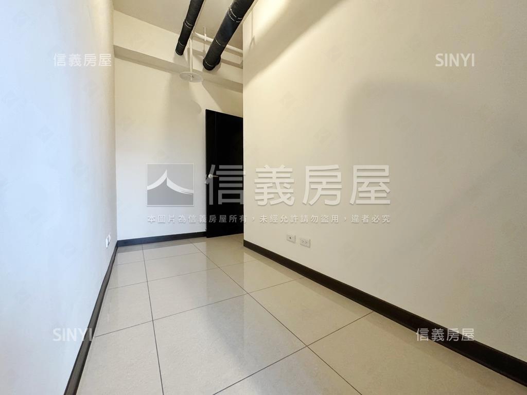 『世界花園Ｄ１』二房車位房屋室內格局與周邊環境