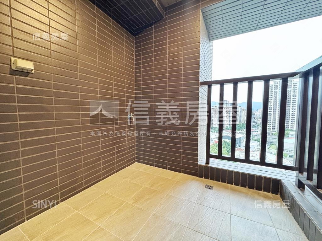 『世界花園Ｄ１』二房車位房屋室內格局與周邊環境