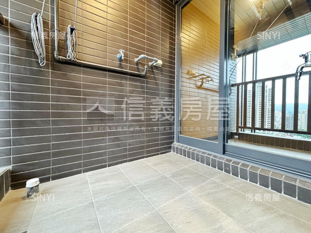 『世界花園Ｄ１』二房車位房屋室內格局與周邊環境