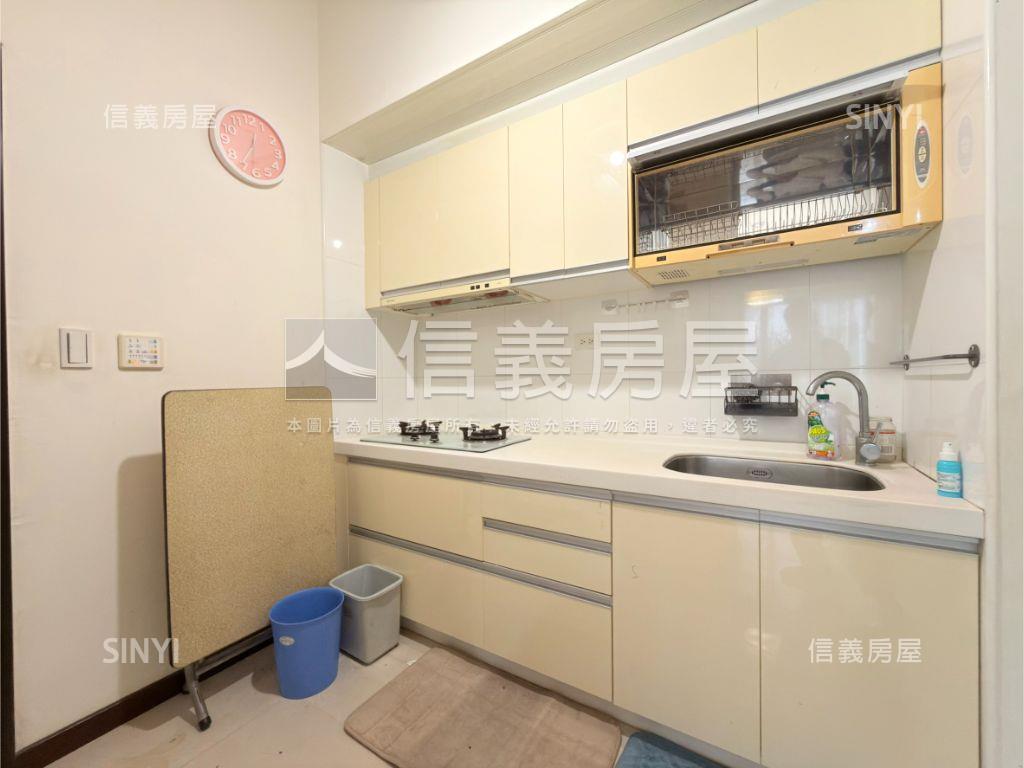 【川露】挑高邊間三面採光房屋室內格局與周邊環境