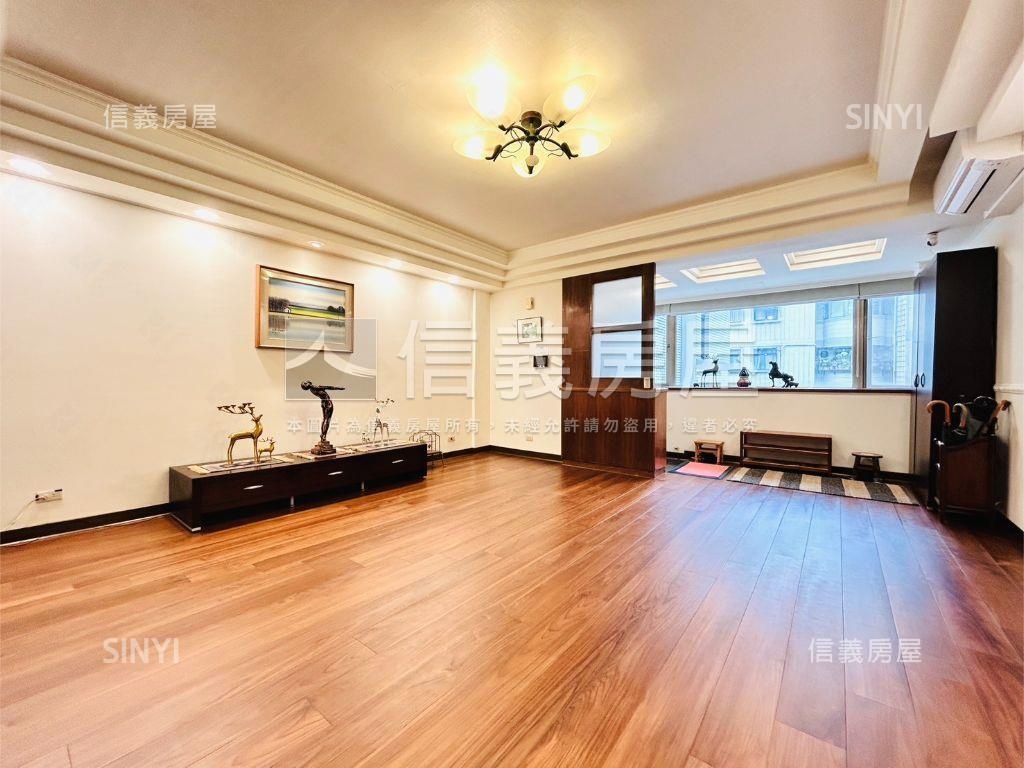 大湖稀有電梯四房車位房屋室內格局與周邊環境