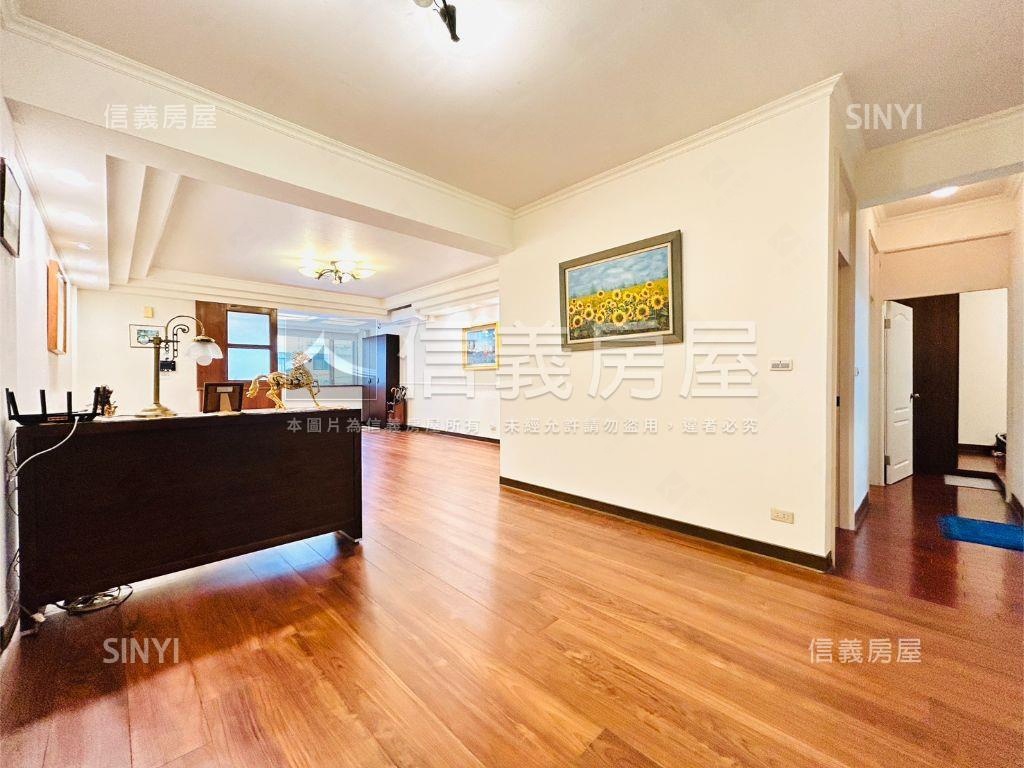 大湖稀有電梯四房車位房屋室內格局與周邊環境