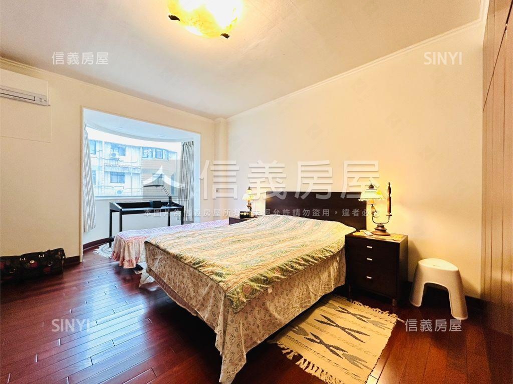 大湖稀有電梯四房車位房屋室內格局與周邊環境