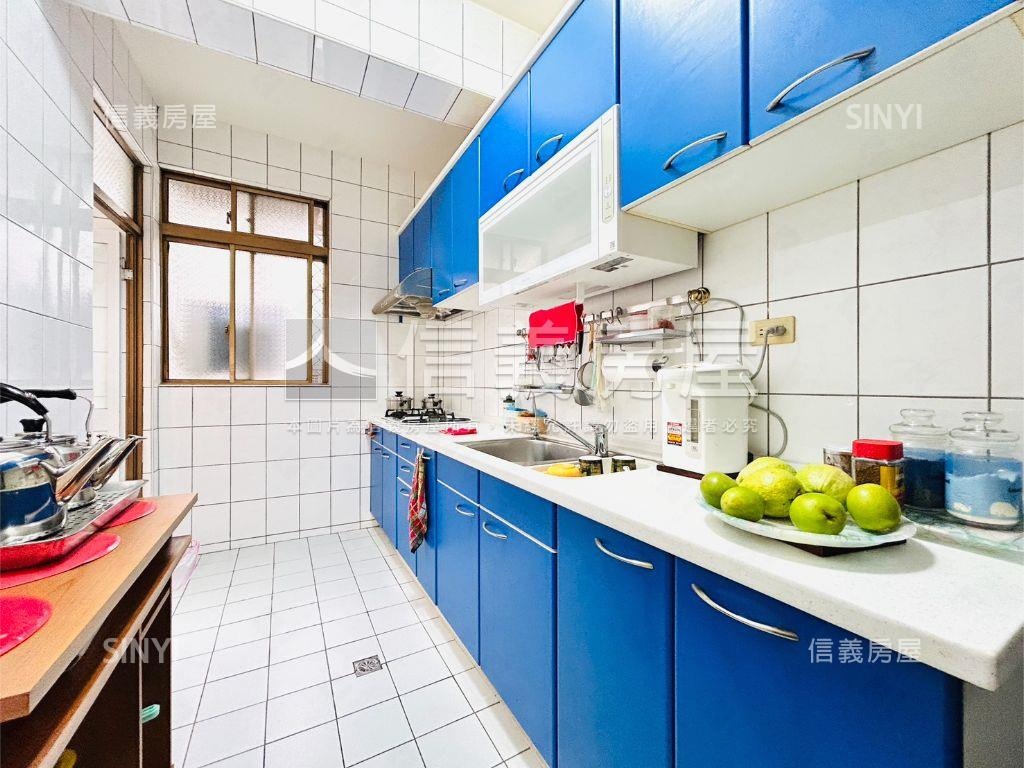 大湖稀有電梯四房車位房屋室內格局與周邊環境