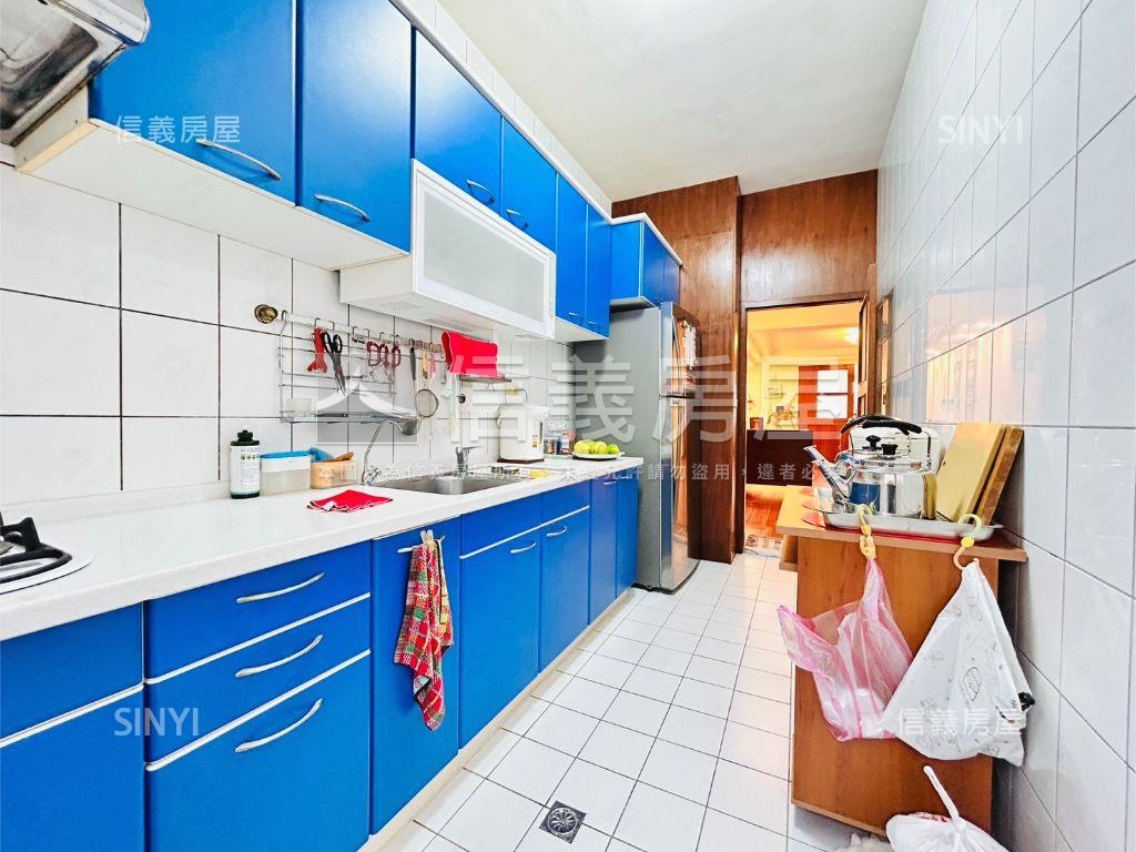 大湖稀有電梯四房車位房屋室內格局與周邊環境