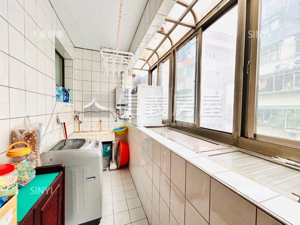 大湖稀有電梯四房車位房屋室內格局與周邊環境