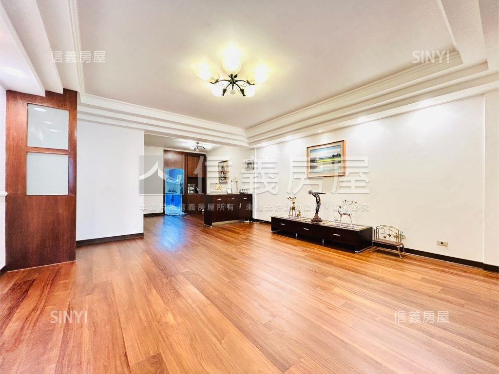 大湖稀有電梯四房車位房屋室內格局與周邊環境