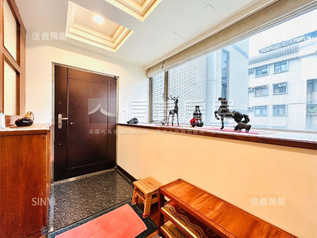 大湖稀有電梯四房車位房屋室內格局與周邊環境