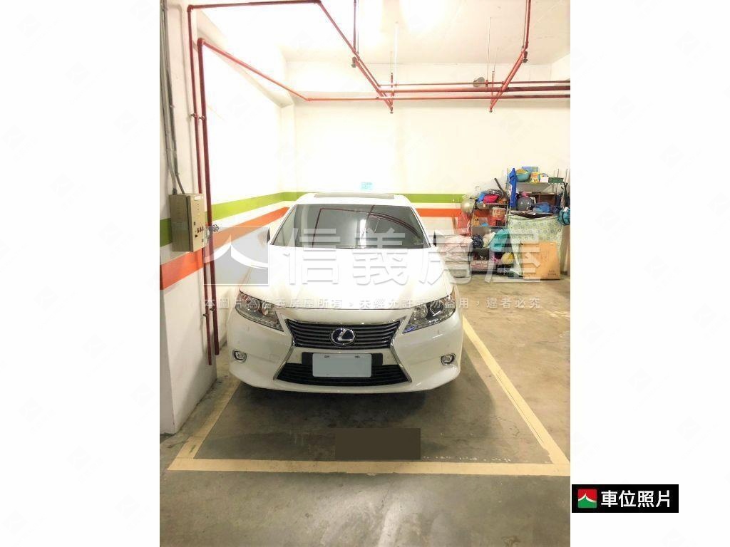兩面臨路角間大面寬金店面房屋室內格局與周邊環境